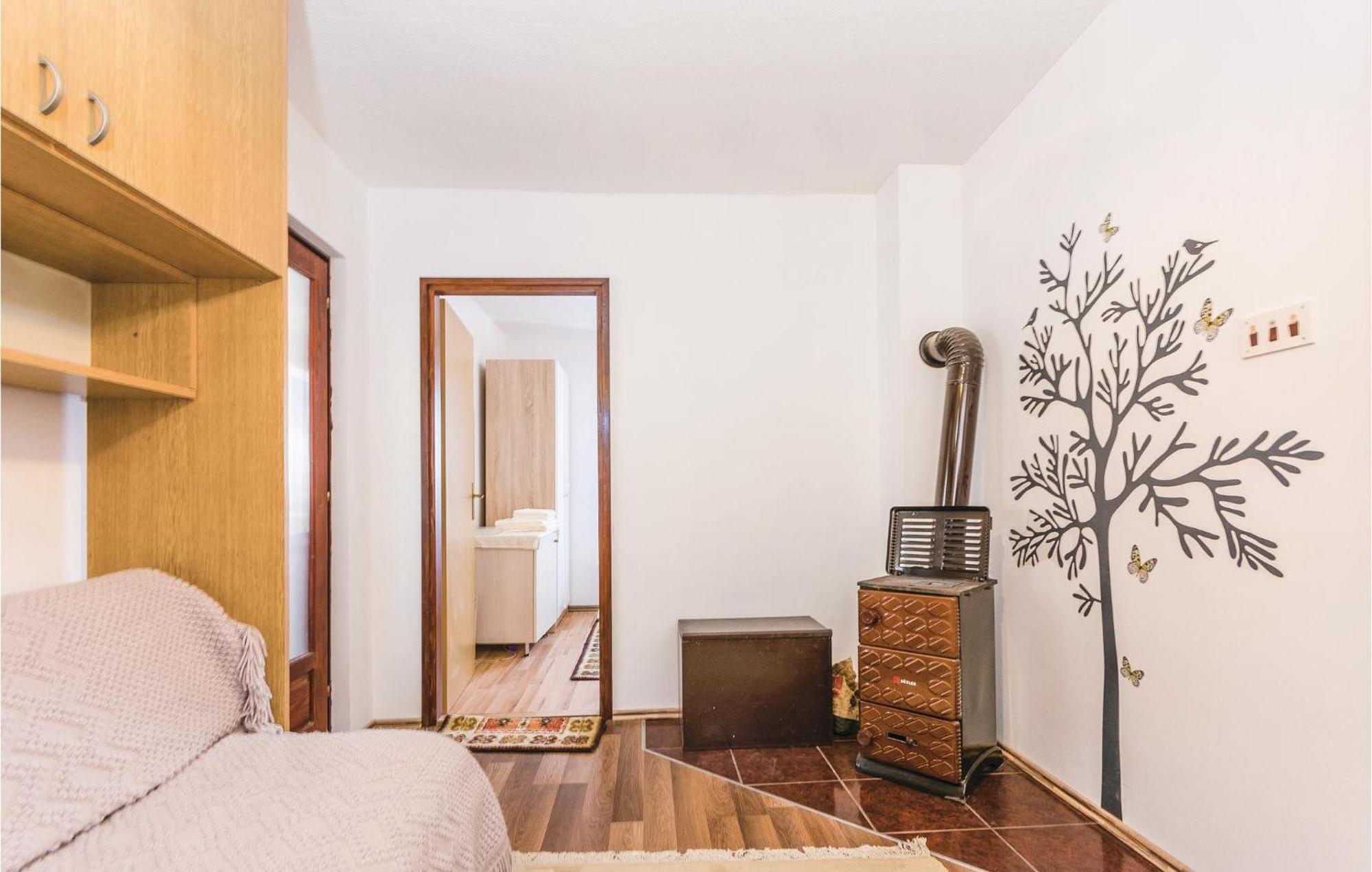 Amazing Apartment In Pavicini With Kitchen Zewnętrze zdjęcie